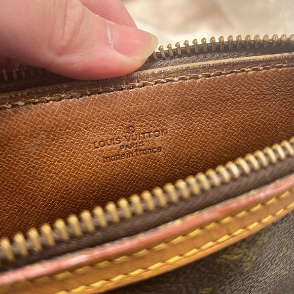 Louis Vuitton Tuileries Crossbody Monogram - Picture 14 of 17